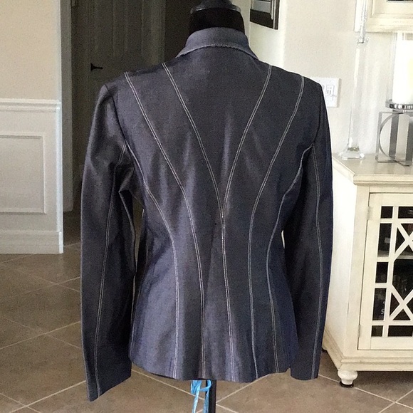 Kenzo Jeans vintage blazer, see closeup of small hole on back, size 44 - Picture 7 of 11